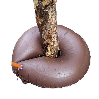 Migliora la tua routine di cura degli alberi con un sacchetto per l'irrigazione da 20 litri e un sistema di irrigazione a goccia