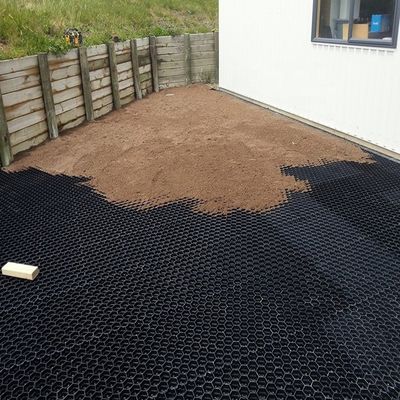 Distanza di saldatura 330mm-1000mm Geocell Paver per l'erba per la vendita stile di design contemporaneo