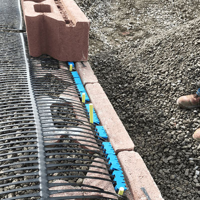 Geogrid di plastica monoassiale HDPE ad alta resistenza 40kn/M per lunghezza di rotolamento di 50 m e larghezza di 1 m