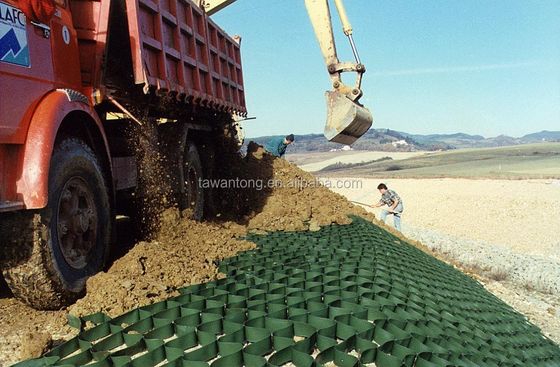 Armatura del suolo di progettazione tradizionale Geogrid Materiale HDPE Geocell Ghiaia per marciapiede