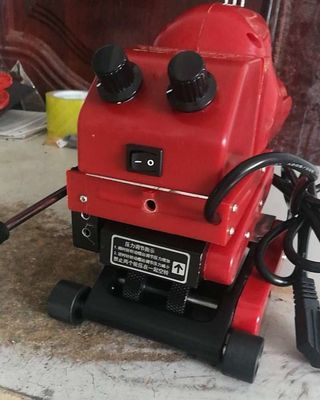 Saldatore a membrana in HDPE nero rosso versatile e da 0,85 kW per saldatura a geomembrana in plastica