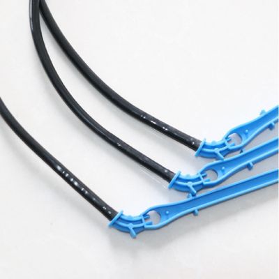 Sistema di irrigazione per l'agricoltura 4L/8L 2 Pegs resistente con tubi in PVC nero a goccia